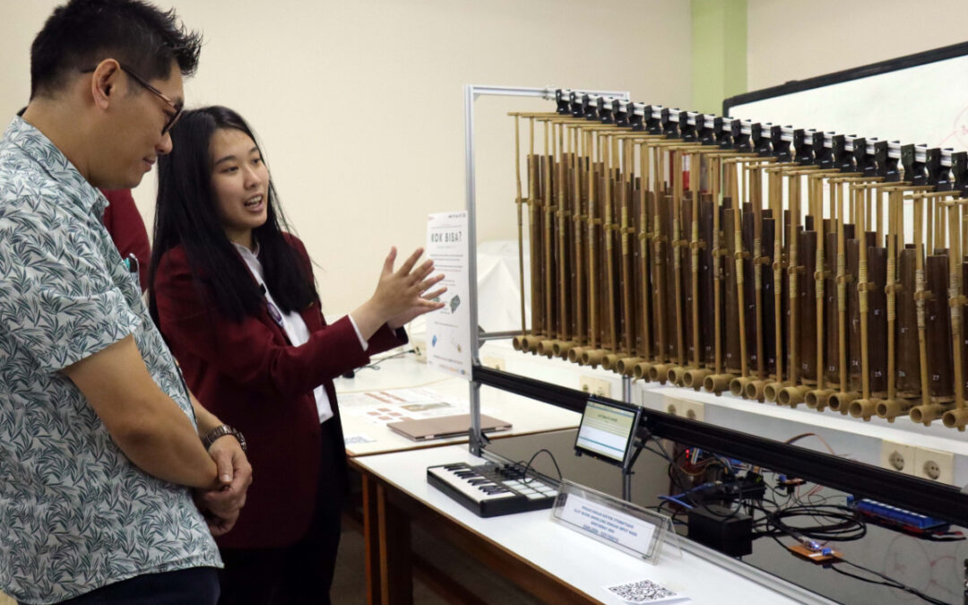 Mahasiswi Elektro Hasilkan Karya Angklung Otomatis